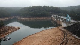 Low water levels at NSW’s Warragamba Dam. Picture: Toby Zerna